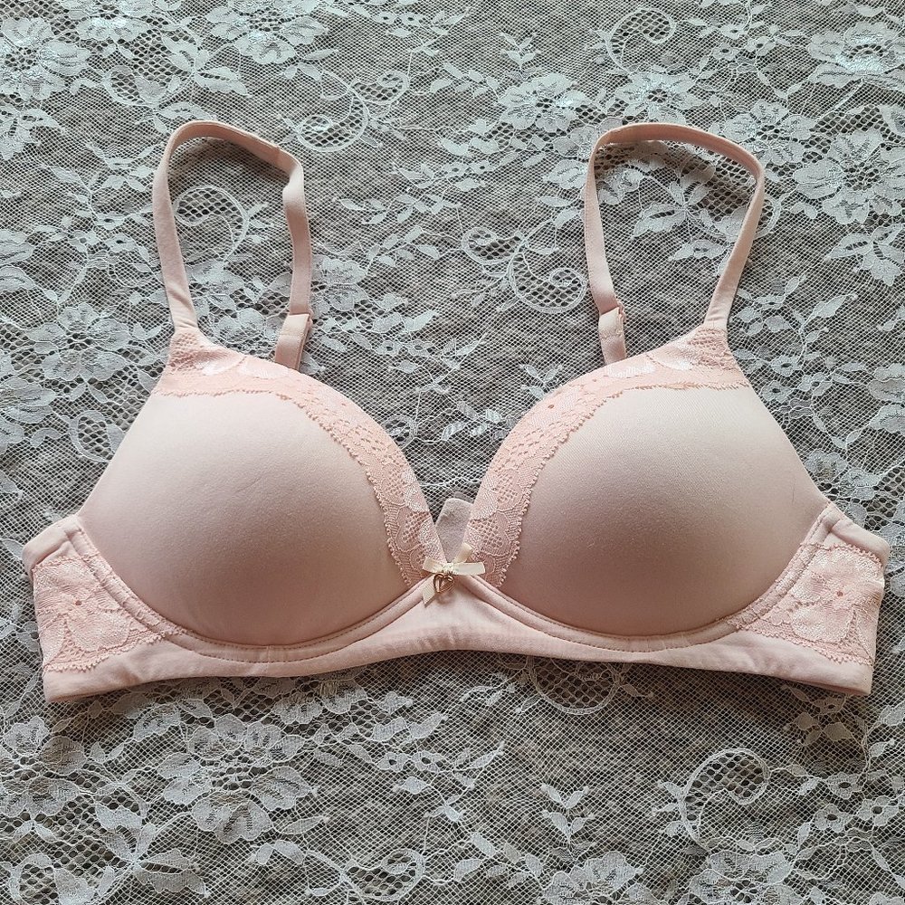 VS Lightly-Lined Wireless Bra Pastel Pink with Lace Trim 32C